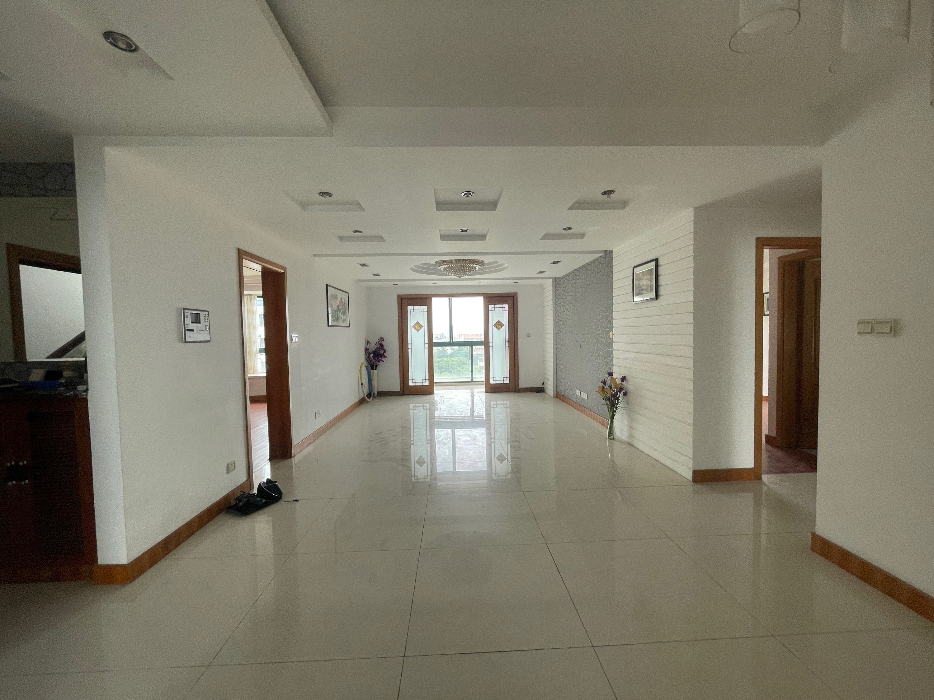 璀璨星湖 3室2厅2卫 13700.00m&sup2;