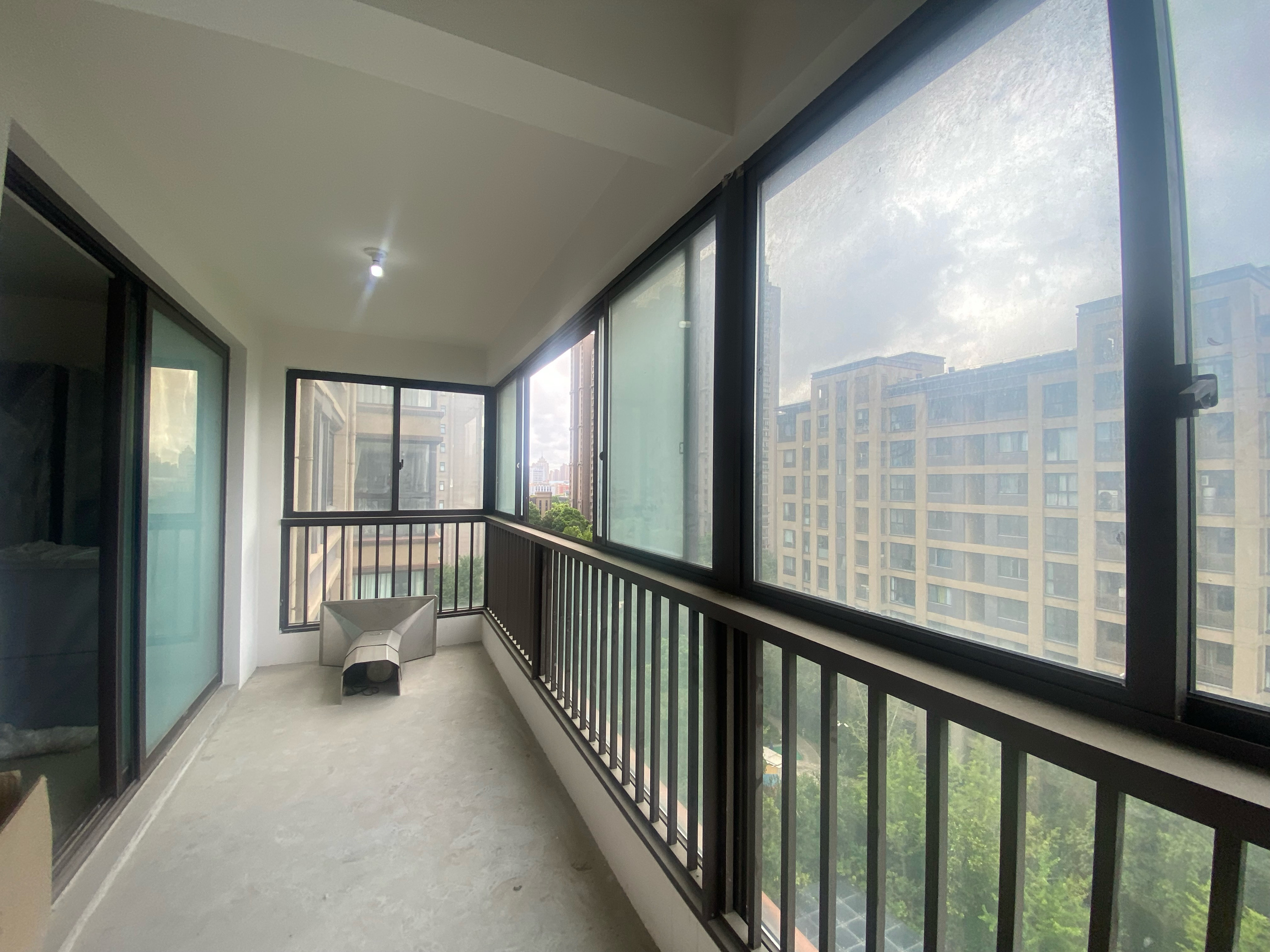 万濠山庄 3室2厅2卫 143m&sup2;