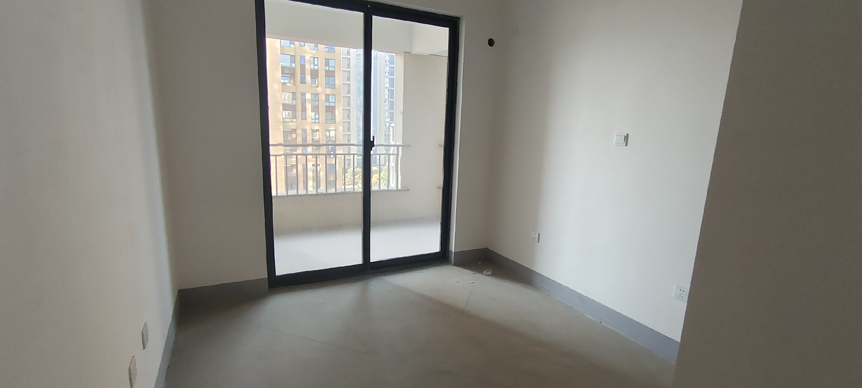 翠园 3室2厅2卫 106m&sup2;