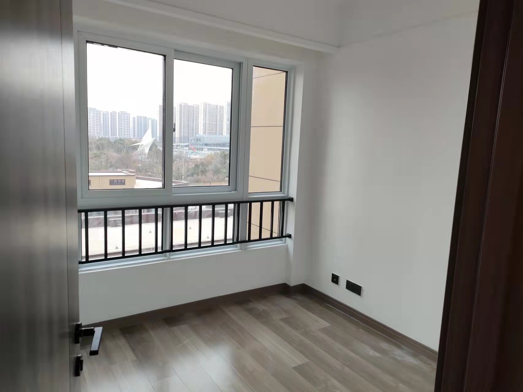 世茂云锦 4室2厅2卫 145m&sup2;