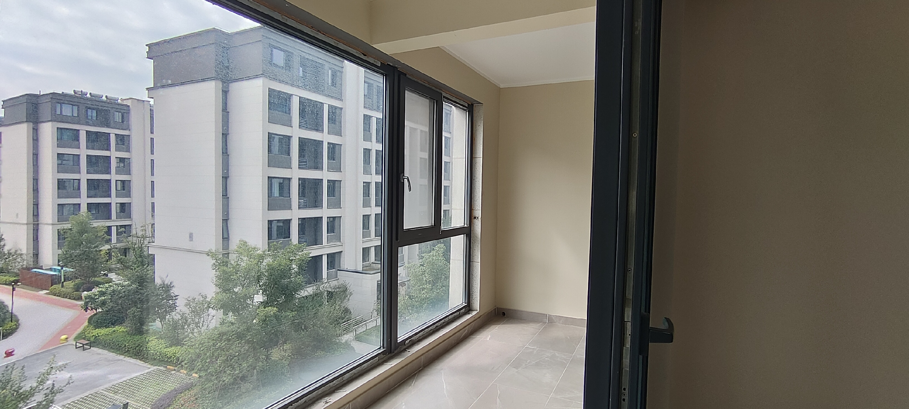 万科翡翠公园 3室2厅2卫 105m²