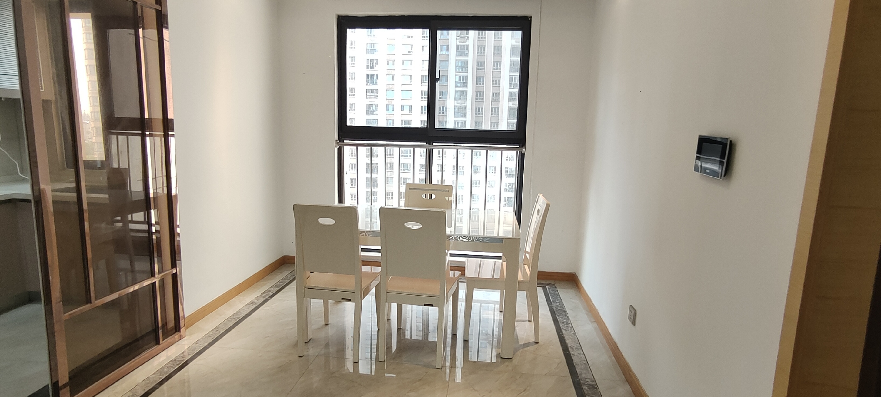 中南世纪花城三期 3室2厅2卫 132m&sup2;