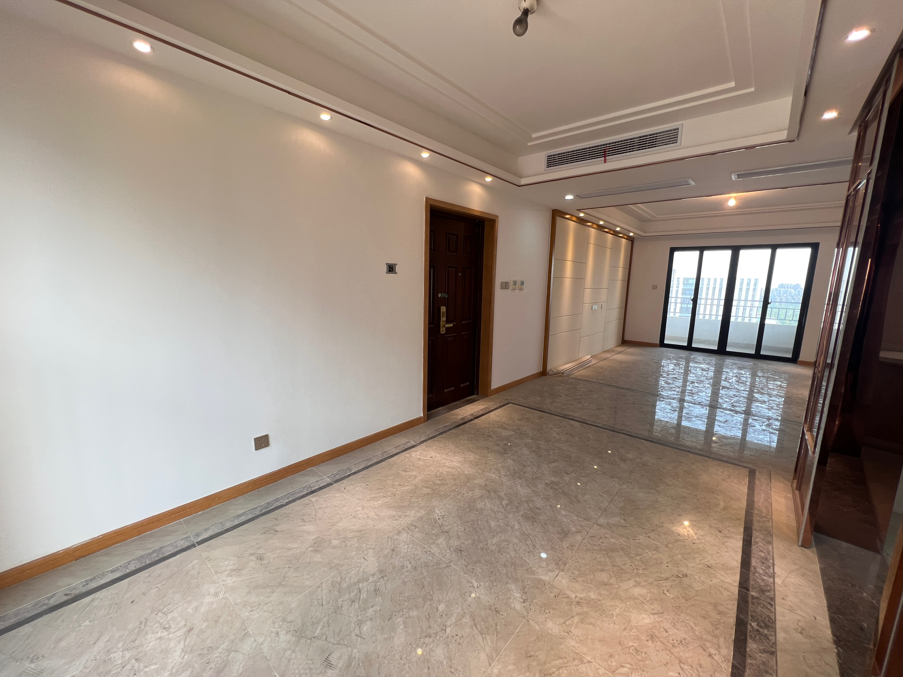 中南世纪花城三期 3室2厅2卫 132m&sup2;