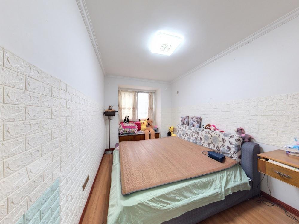 兴发花苑 3室2厅2卫 136m&sup2;