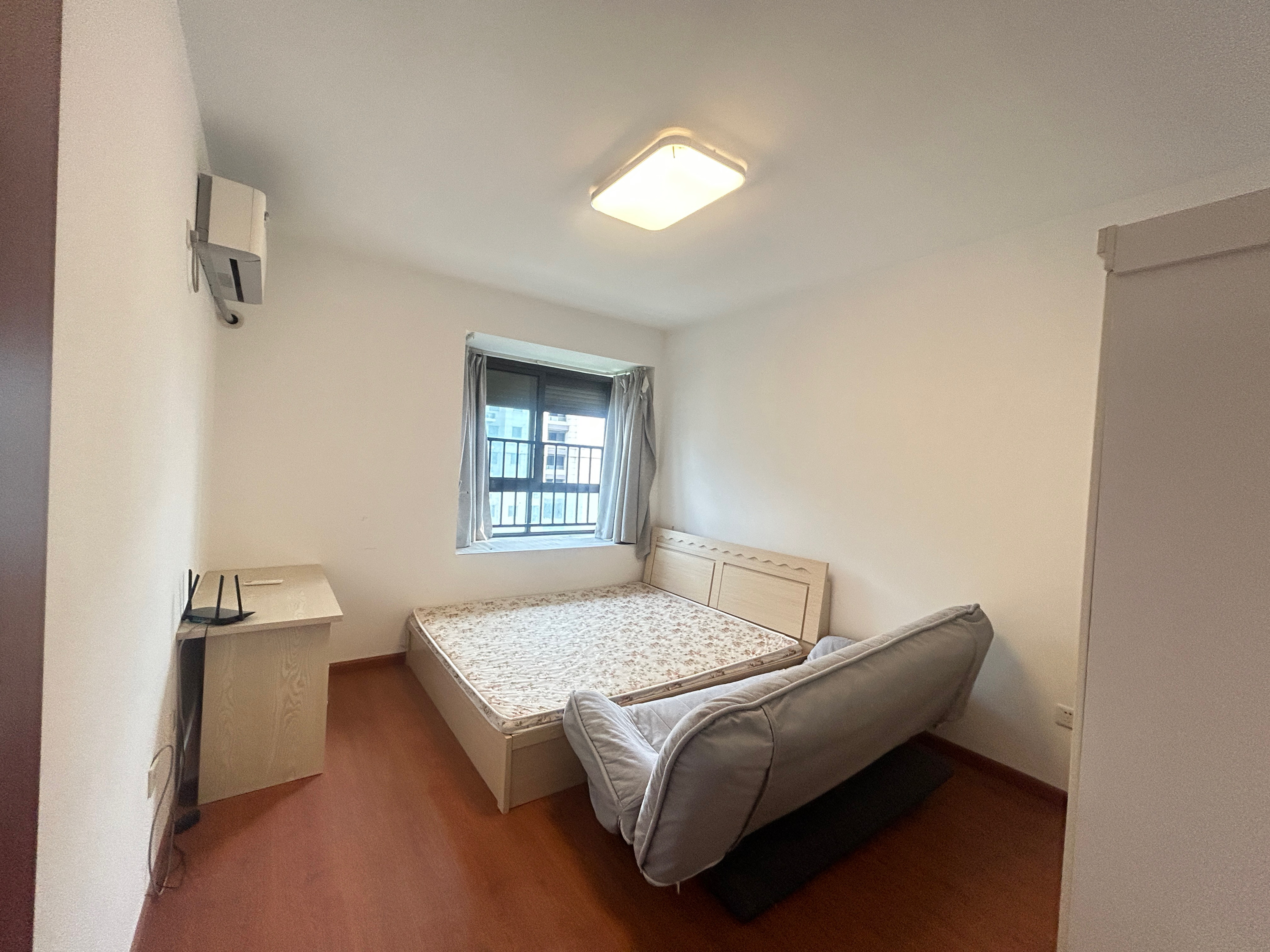 皇家花园北区 3室2厅1卫 97m&sup2;