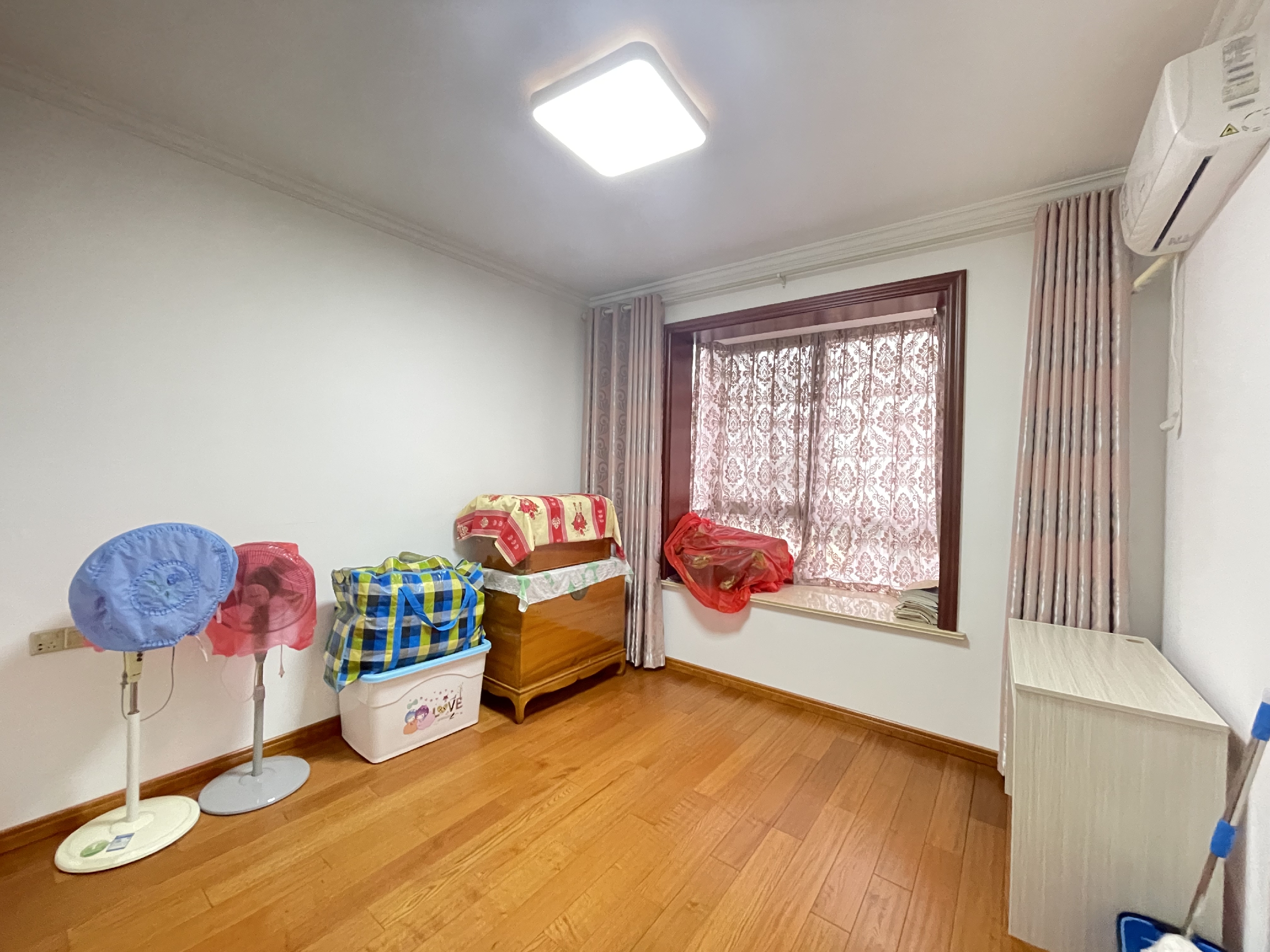 金霞东苑 3室2厅2卫 133.51m&sup2;
