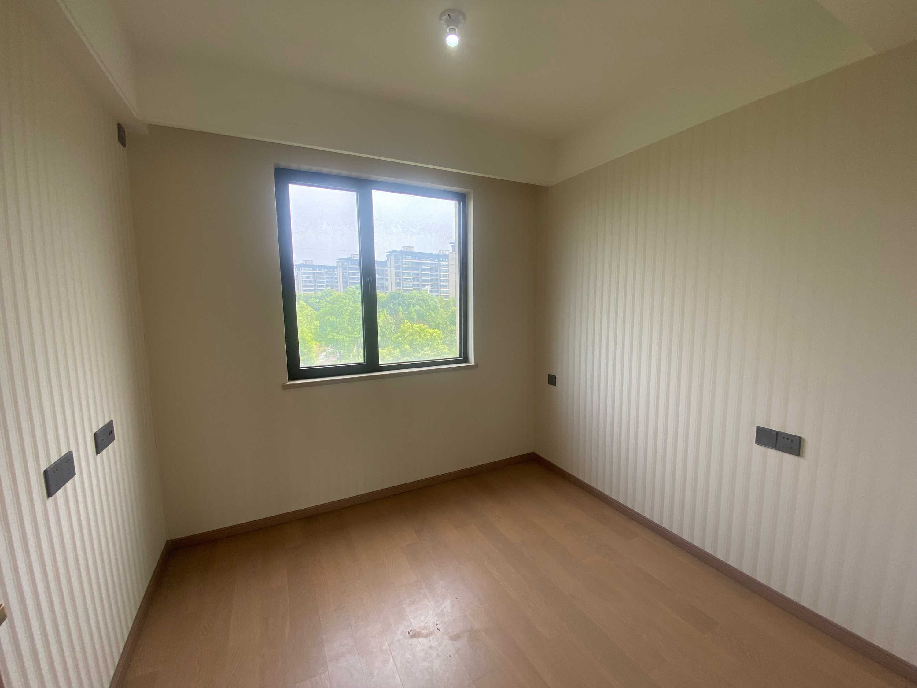 龙湖天宸源著 3室2厅2卫 116.8m&sup2;
