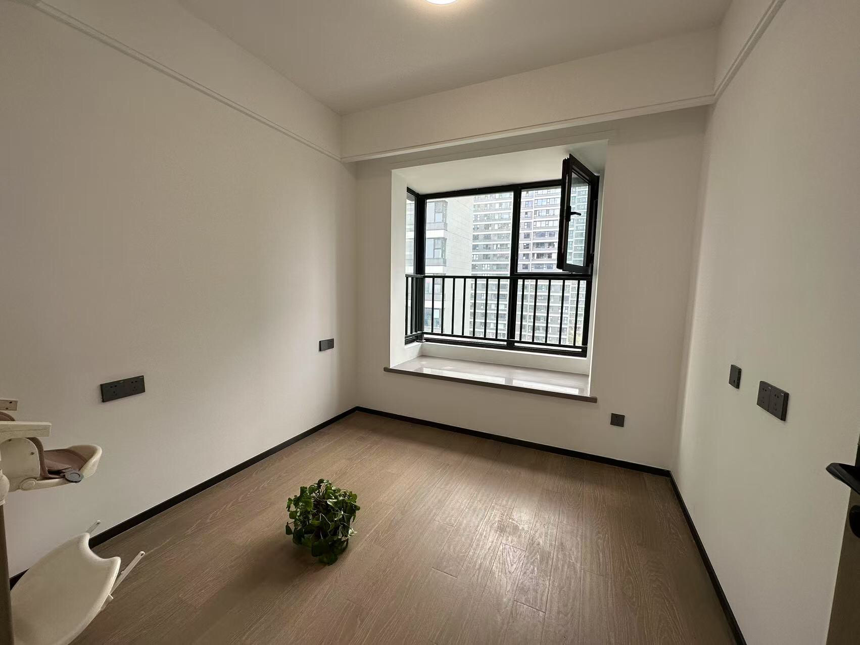 滨江道静园 4室2厅2卫 143.4m&sup2;