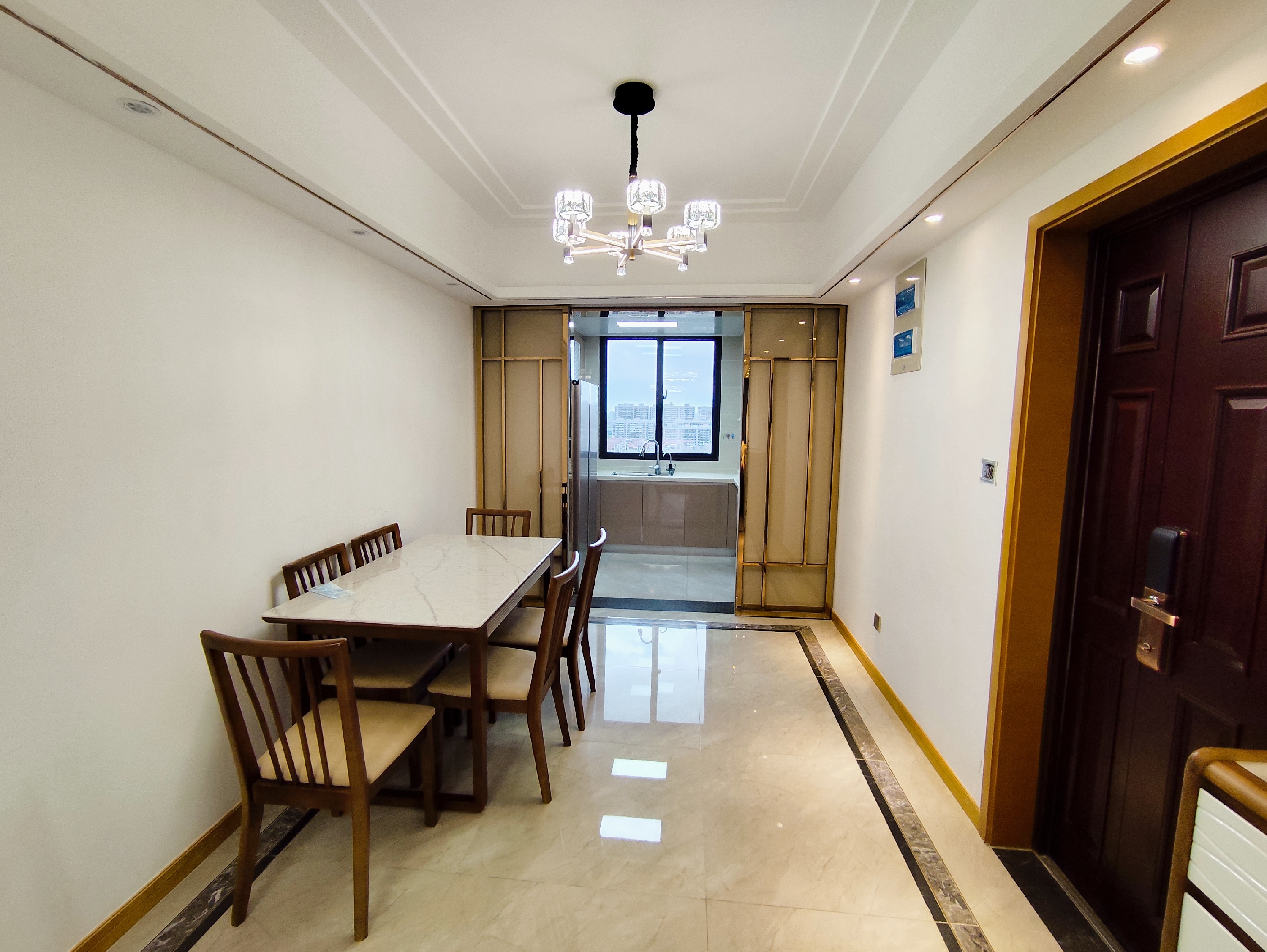 中南世纪花城三期 4室2厅2卫 139.49m²