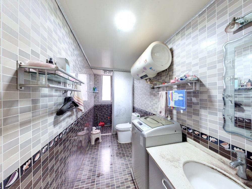 兴发花苑 3室2厅2卫 136m&sup2;