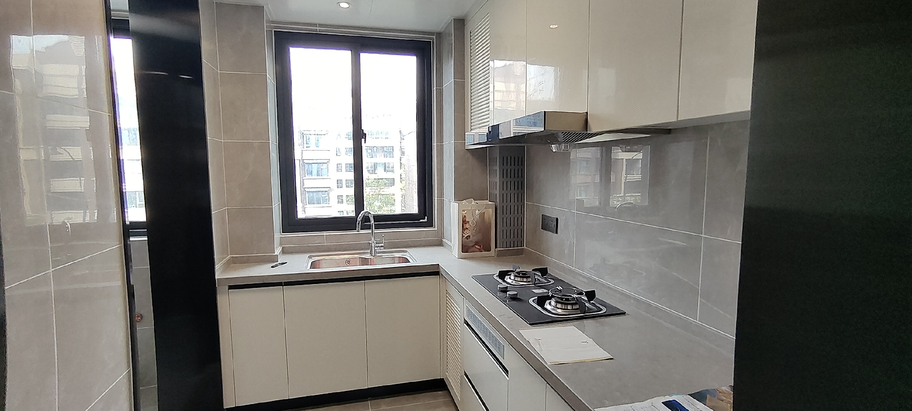 万科翡翠公园 3室2厅2卫 105m²