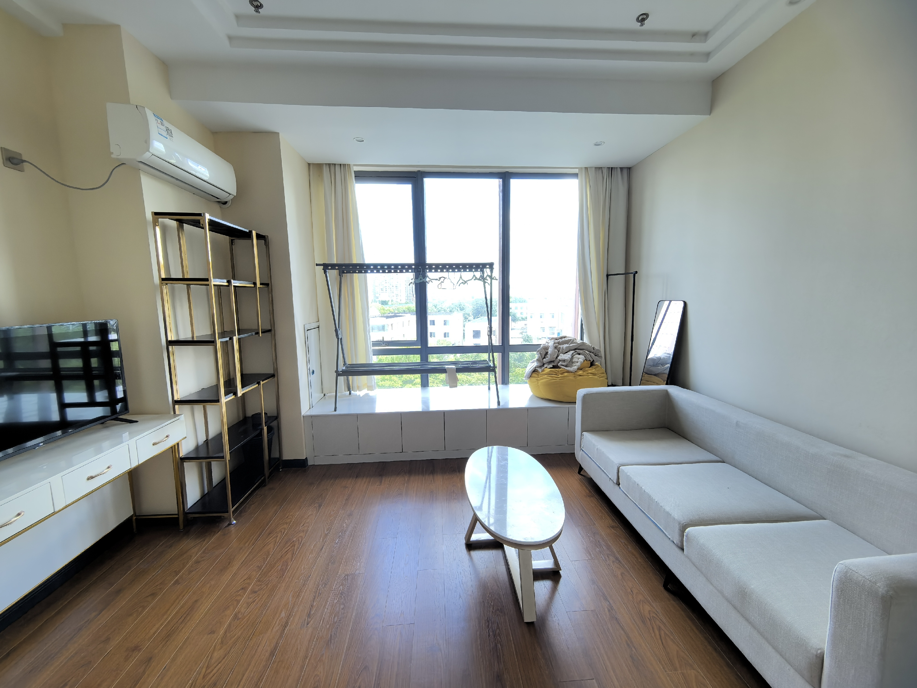 圆融堤调 1室1厅1卫 58m²