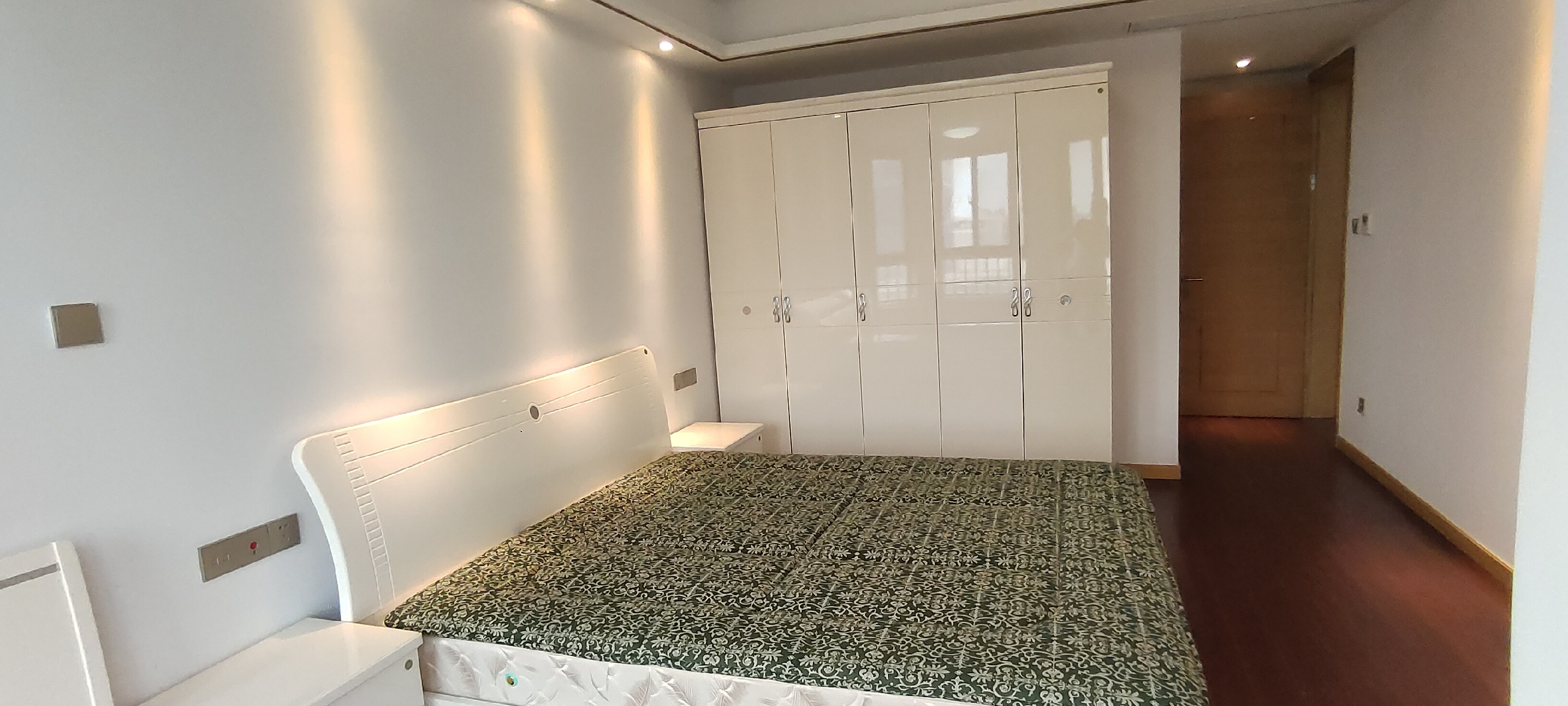 中南世纪花城三期 3室2厅2卫 132m&sup2;
