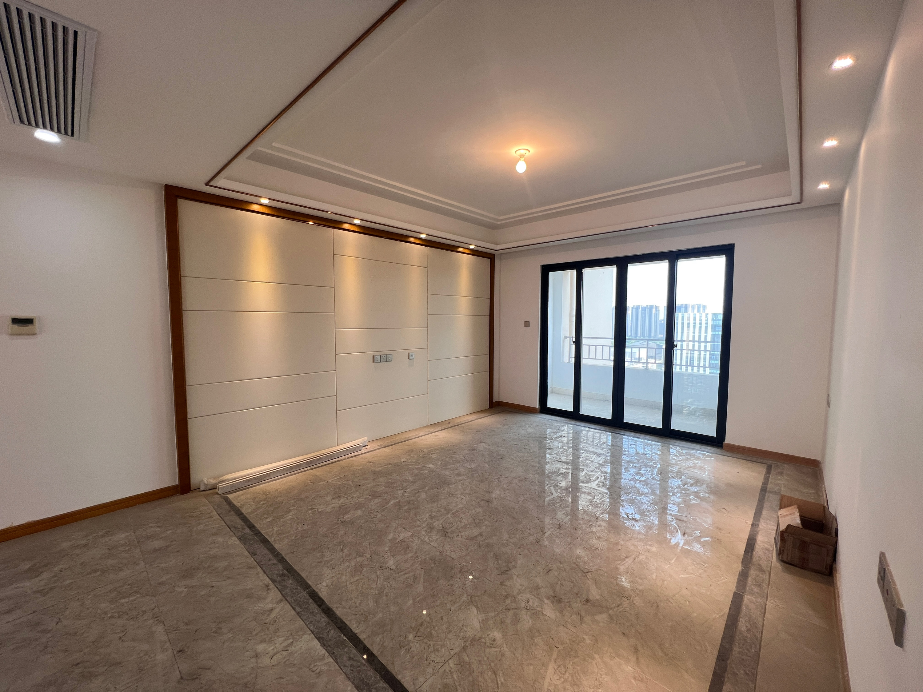中南世纪花城三期 3室2厅2卫 132m²