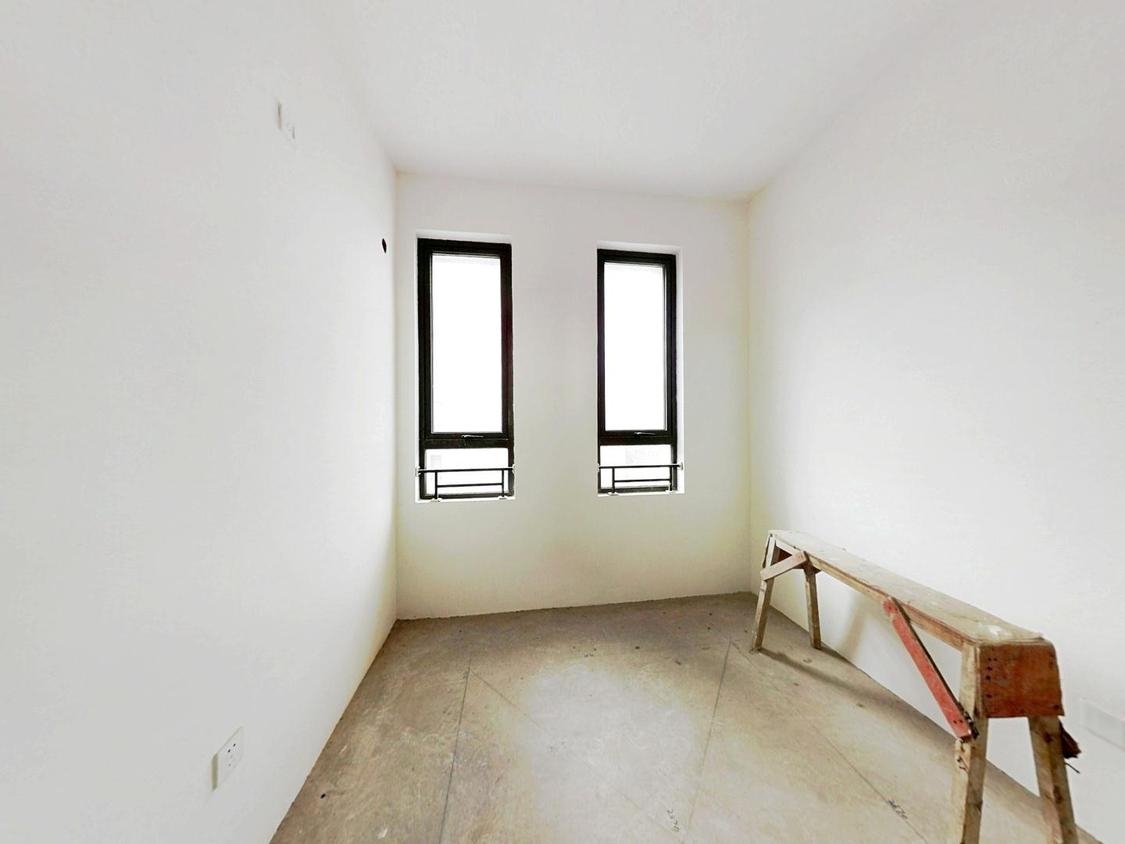 罗福宫 3室2厅1卫 121.56m&sup2;