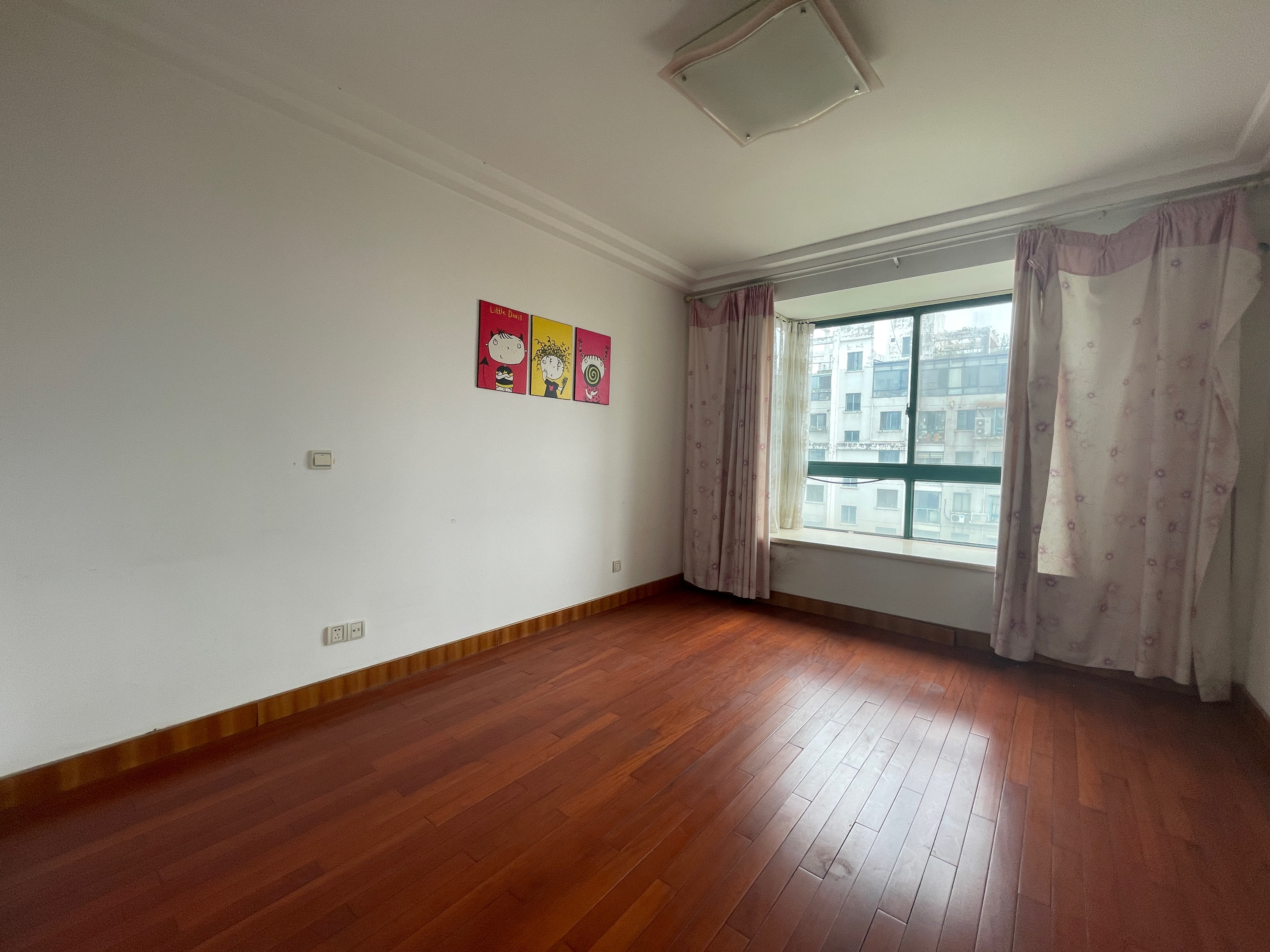 璀璨星湖 3室2厅2卫 13700.00m&sup2;