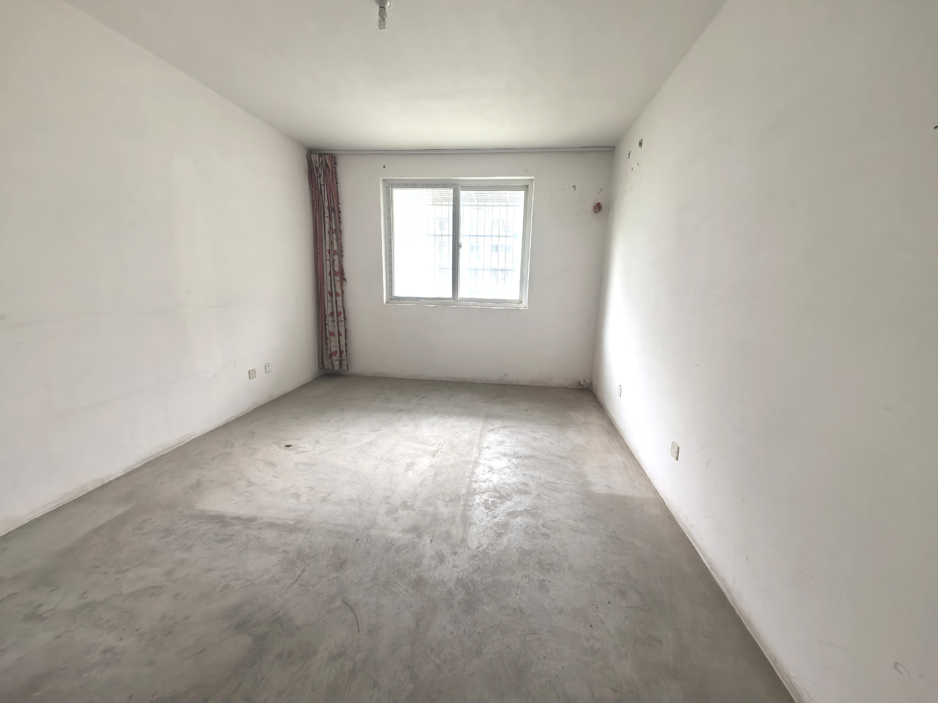 和谐怡园佳苑 3室2厅1卫 135m&sup2;
