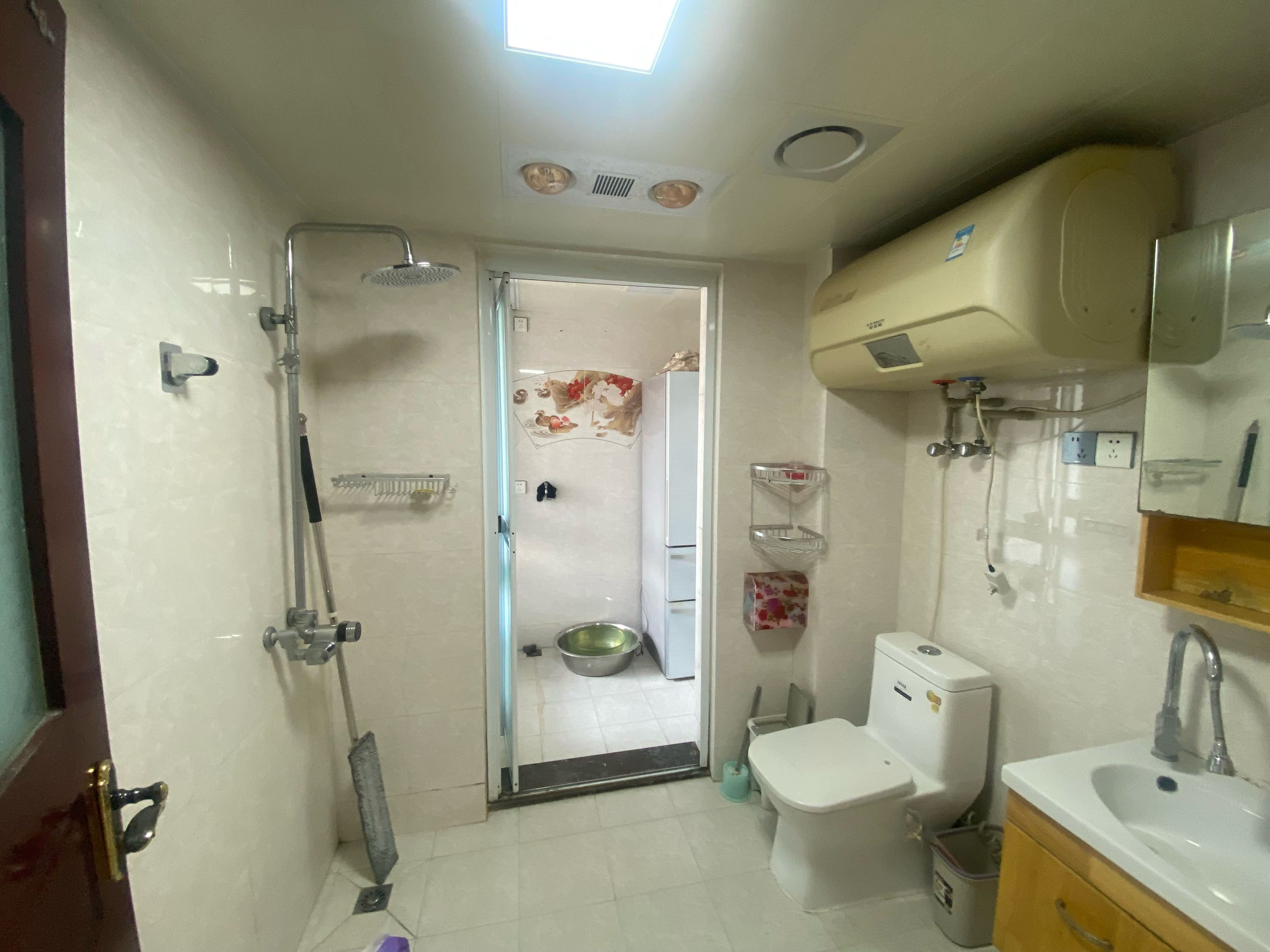 高迪晶城 3室2厅2卫 139m&sup2;