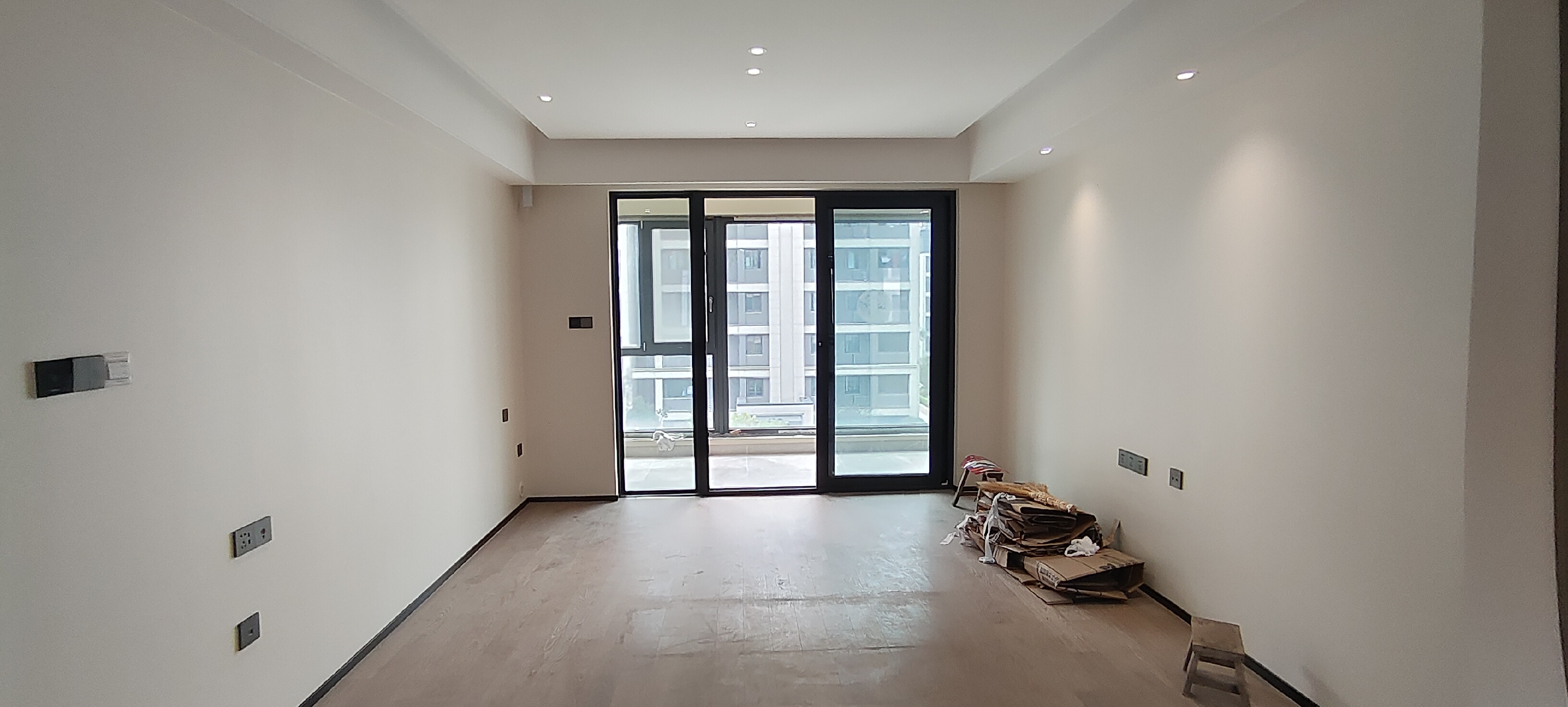 万科翡翠公园 3室2厅2卫 105m²