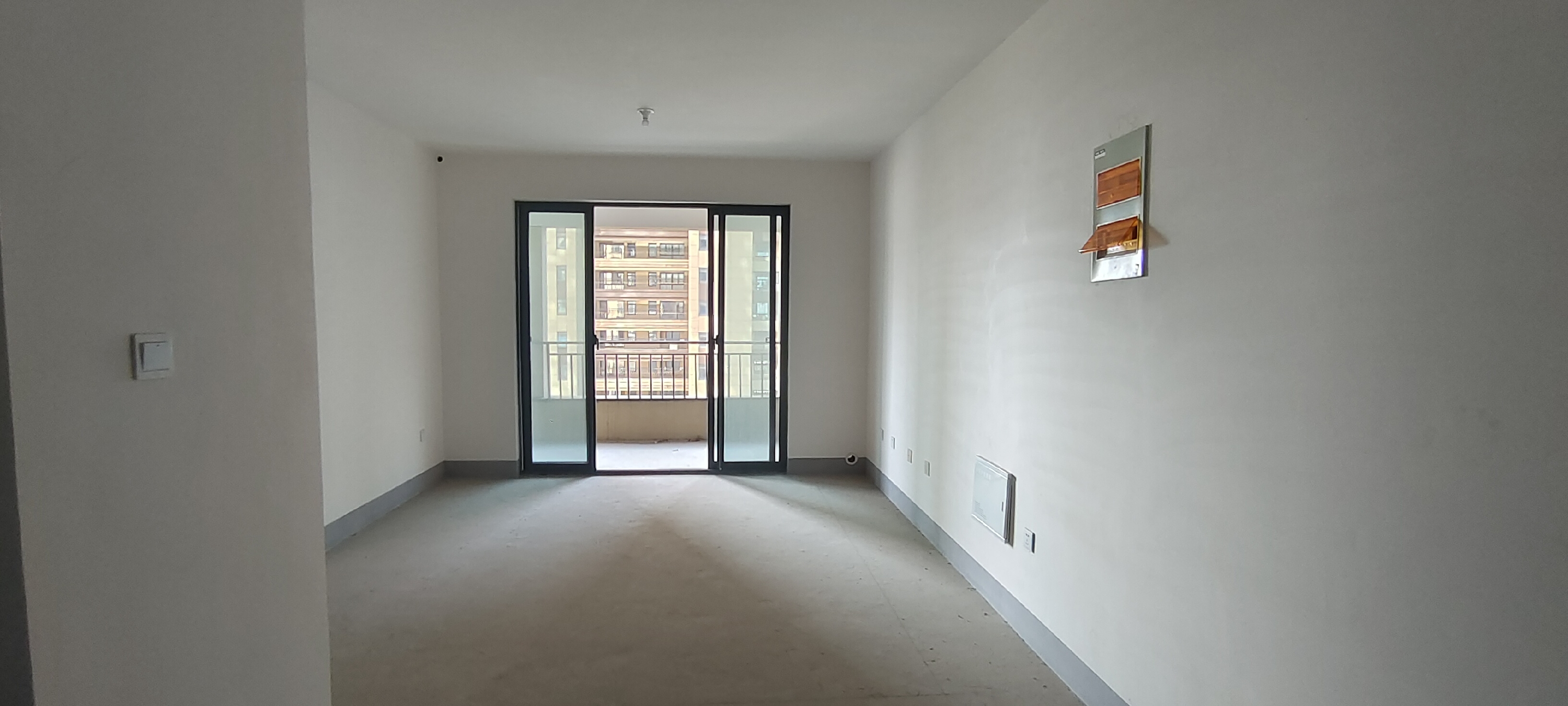 翠园 3室2厅2卫 106m&sup2;