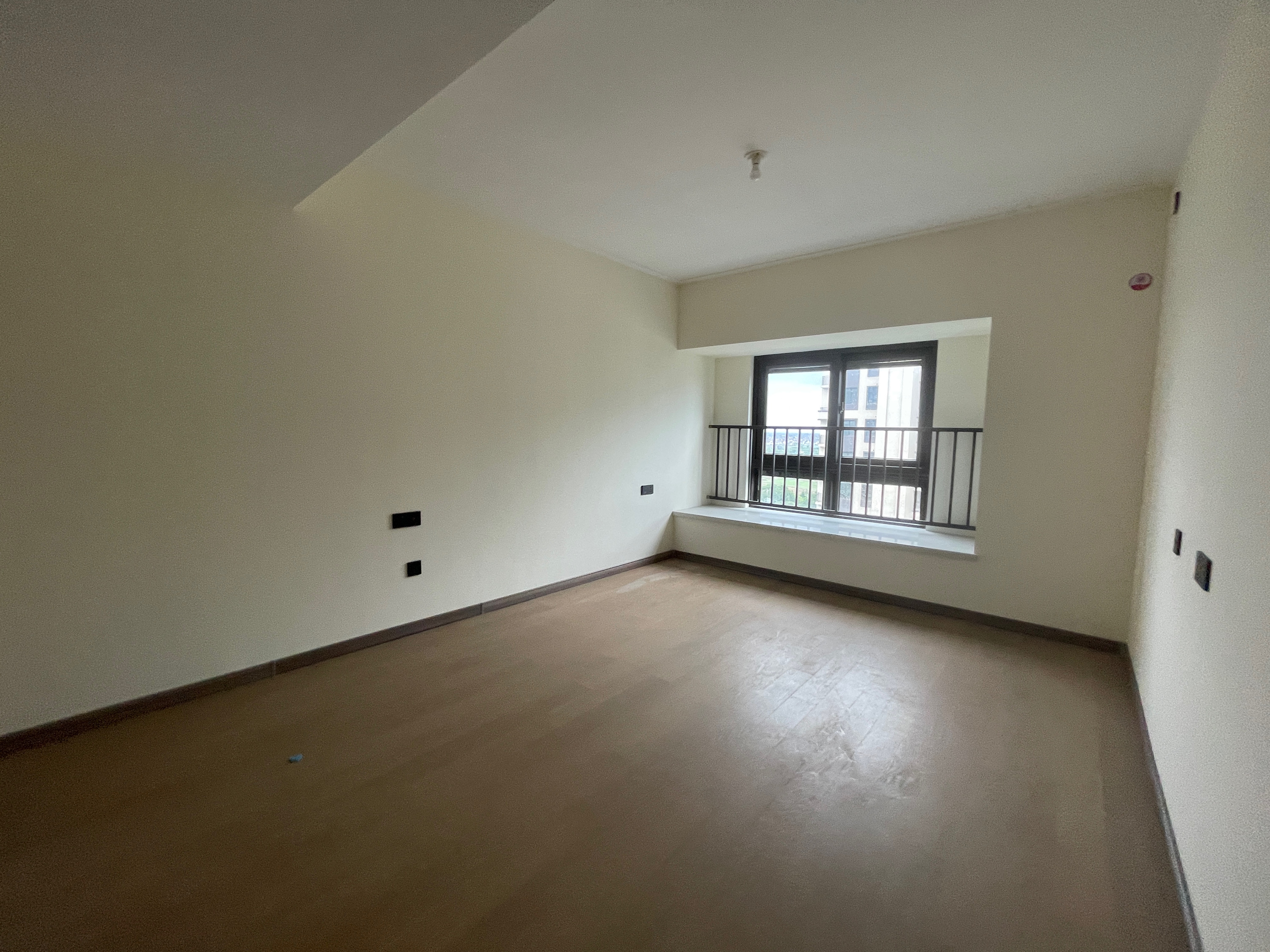 湖山源著 3室2厅2卫 115m&sup2;