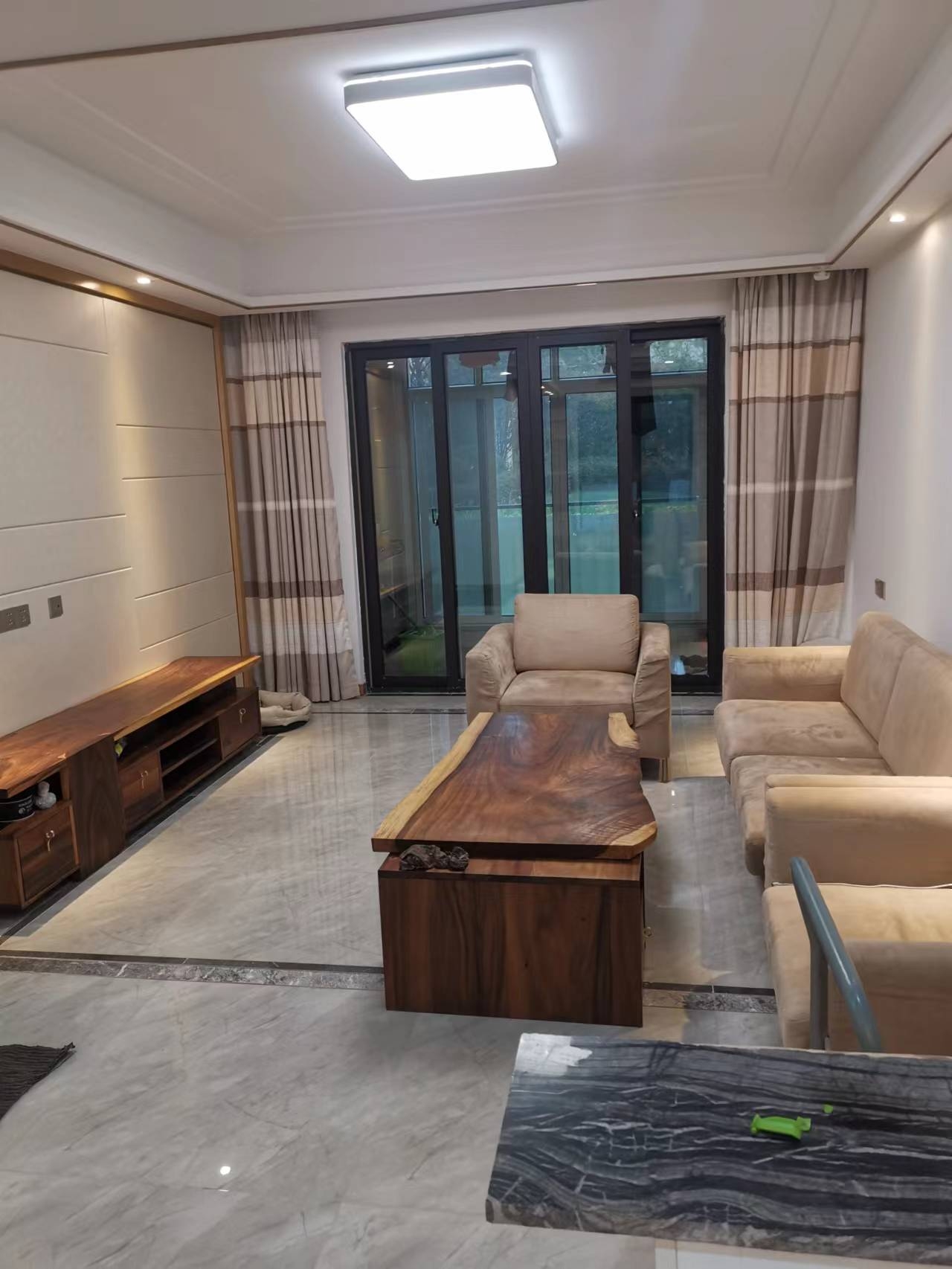 中南世纪花城三期 3室2厅2卫 125m²