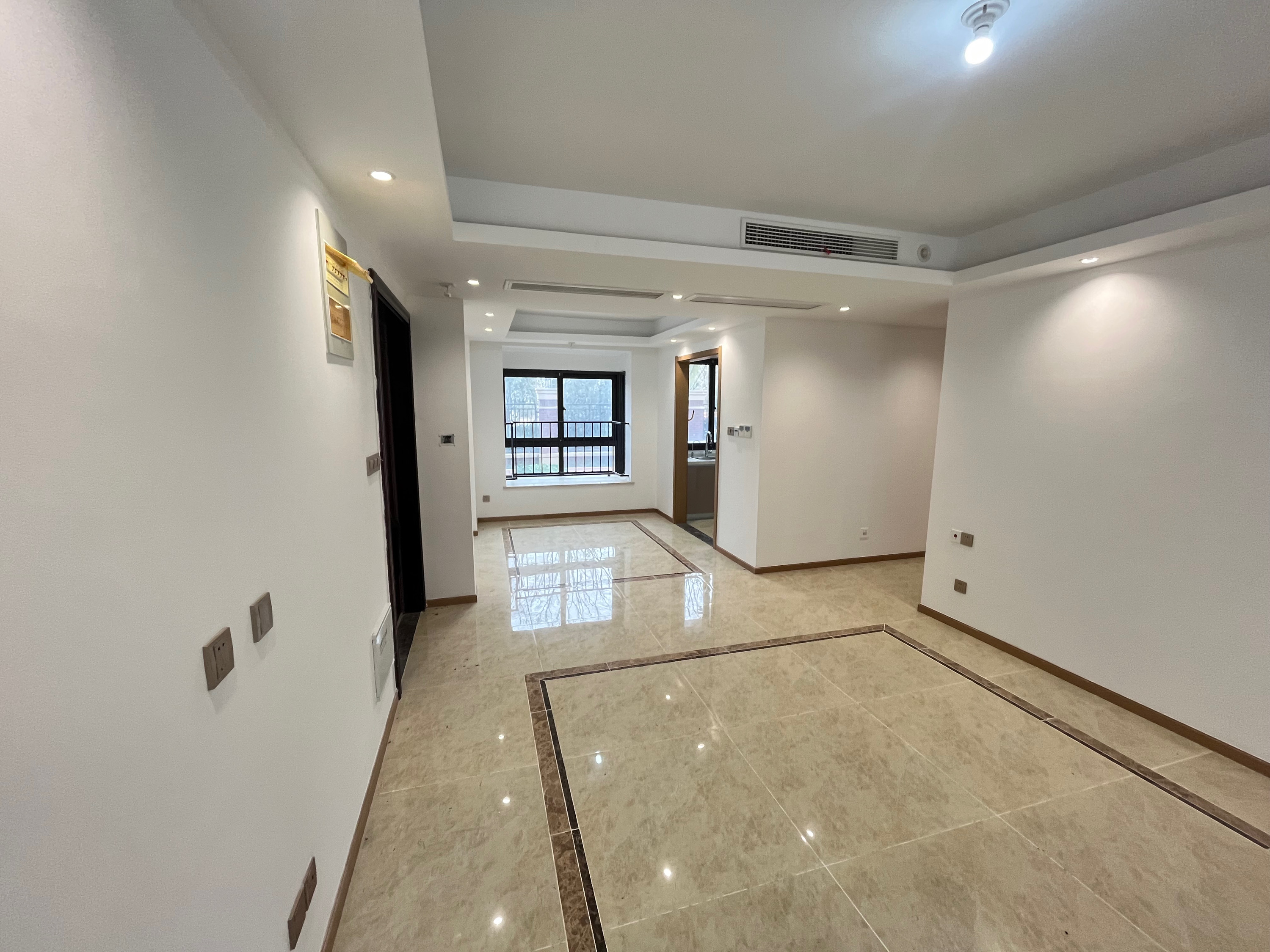 林肯公园 3室2厅2卫 125.00m²