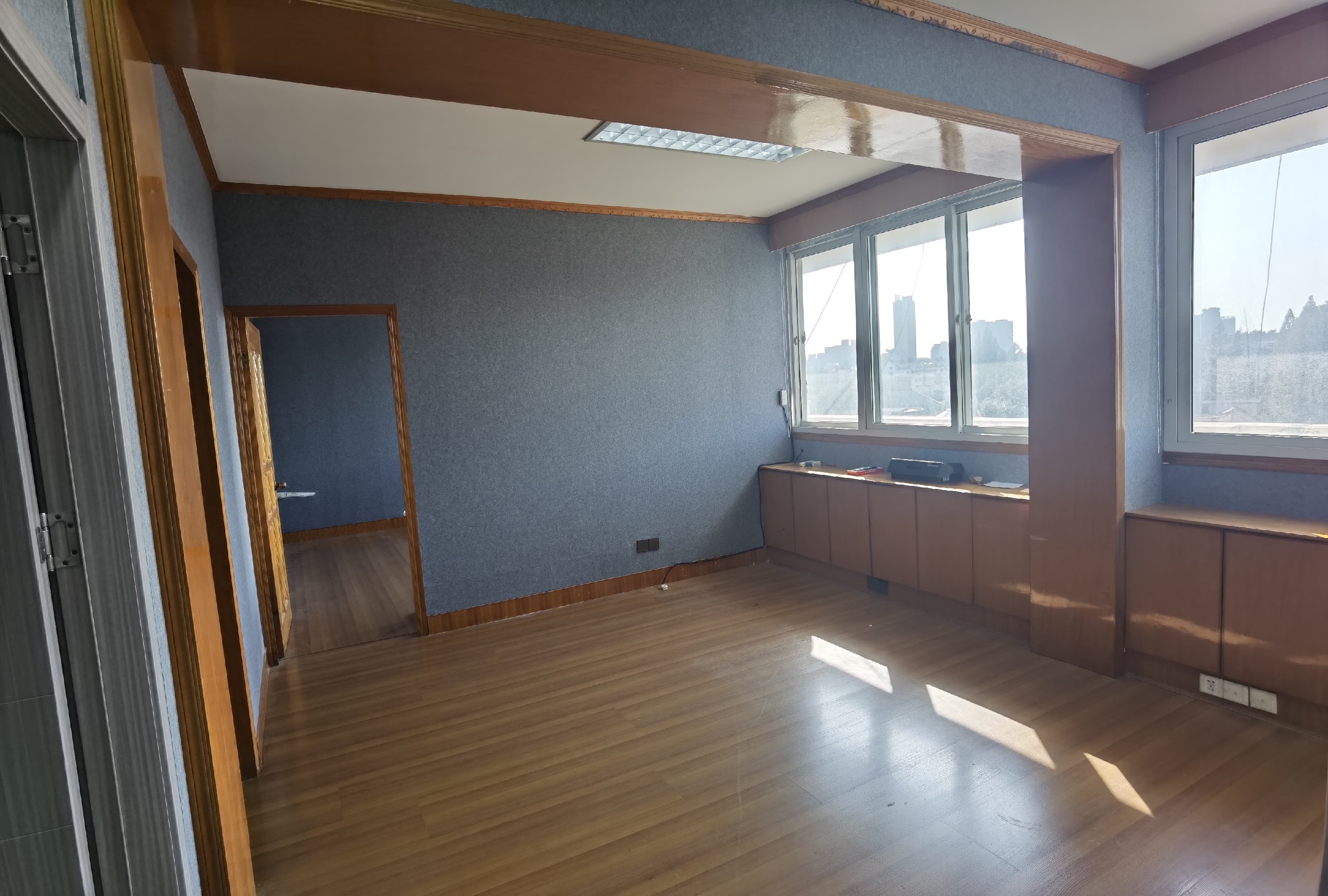 天鑫大厦 5室2厅1卫 143.00m&sup2;
