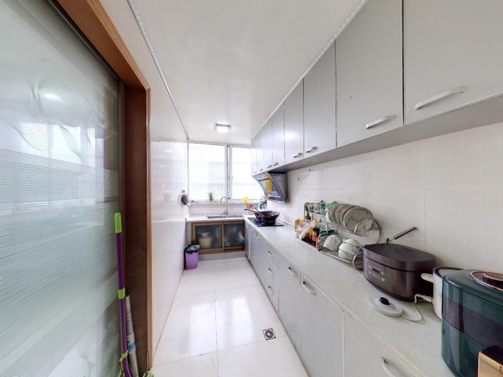 兴发花苑 3室2厅2卫 136m&sup2;