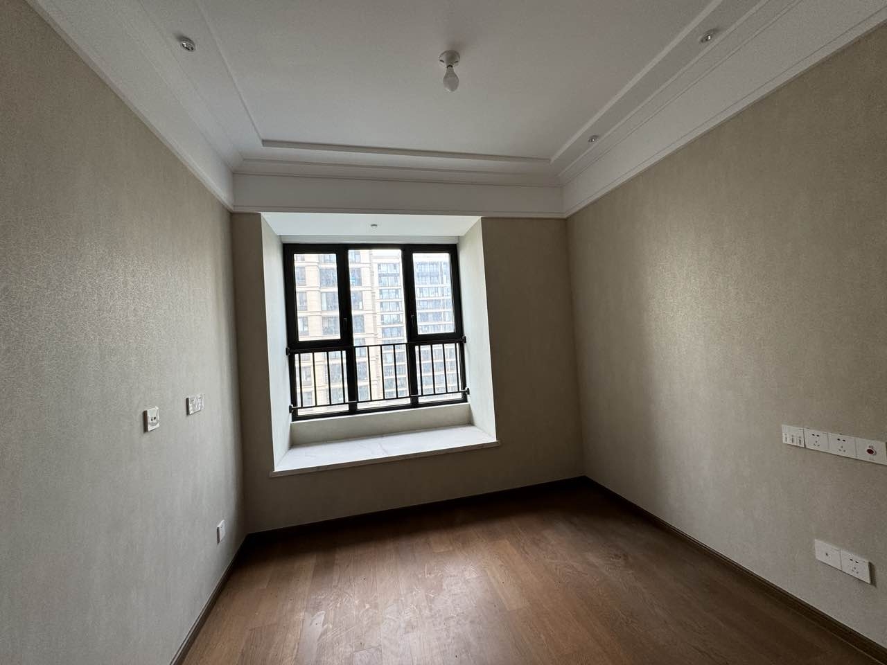 绿城沁园 3室2厅2卫 133m&sup2;