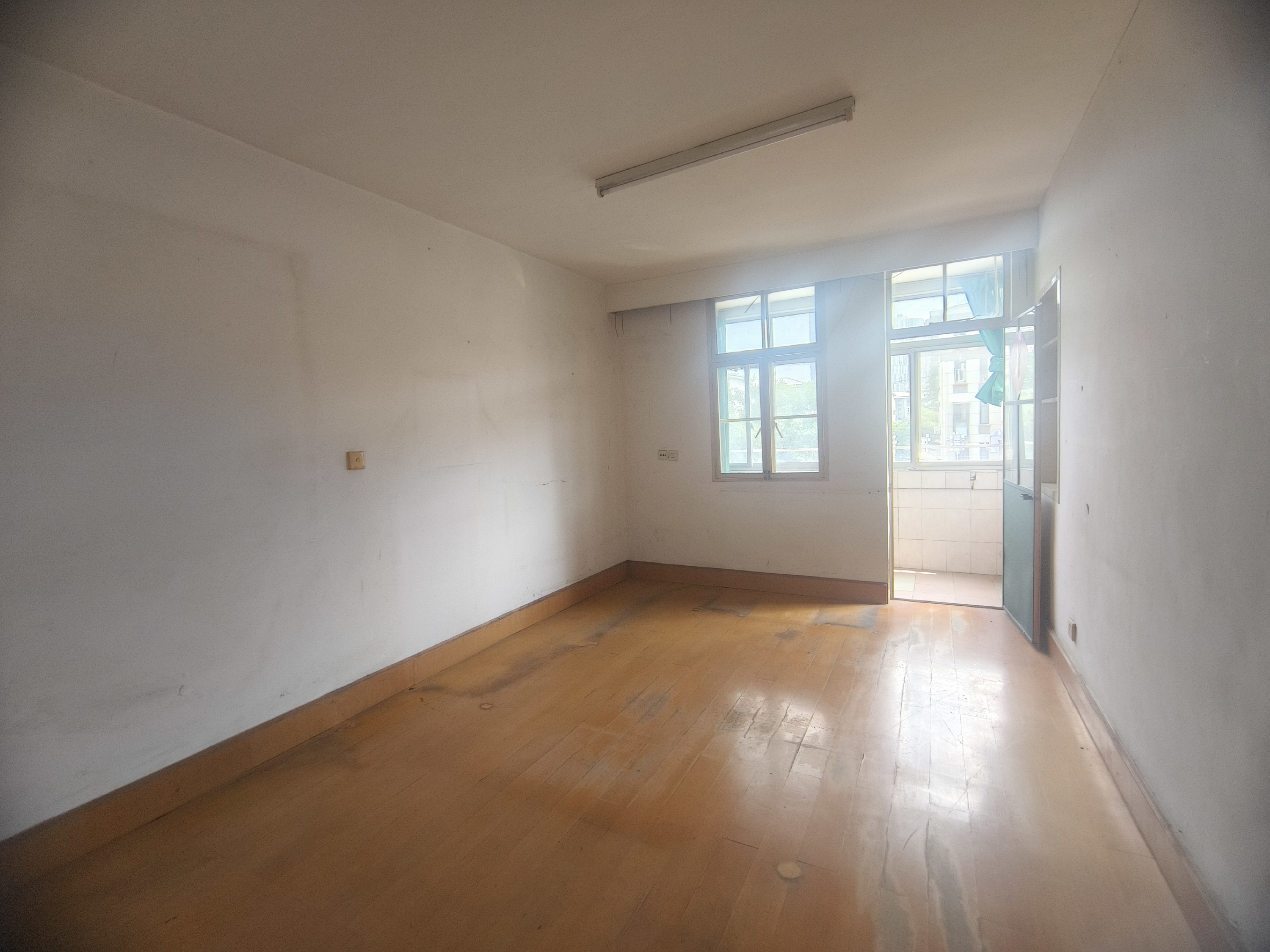 易家桥新村 2室1厅1卫 62.5m²