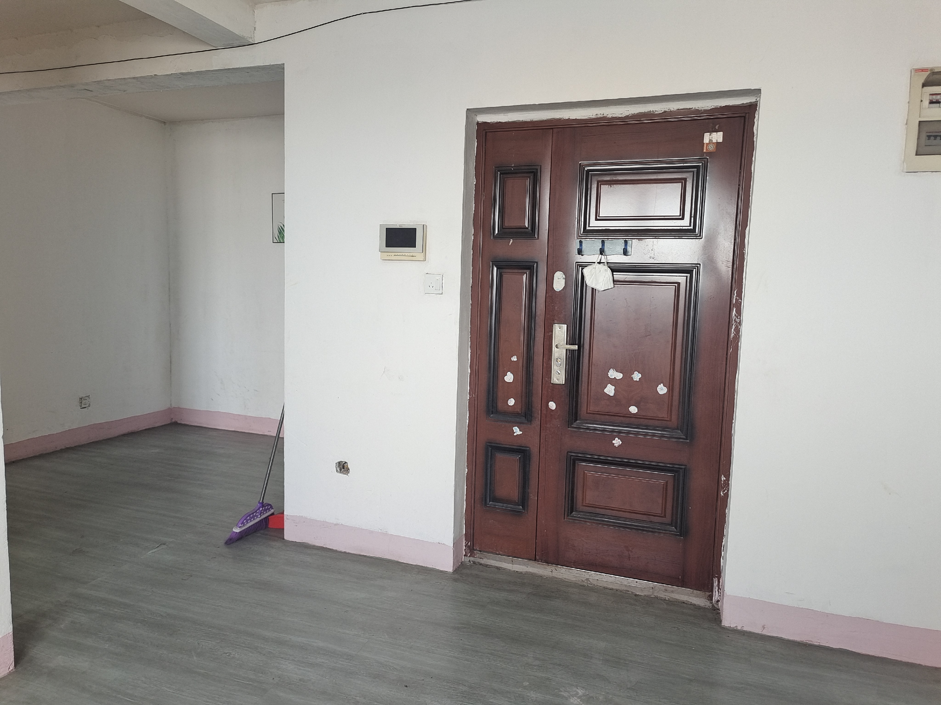 高迪晶城 2室2厅1卫 93m&sup2;