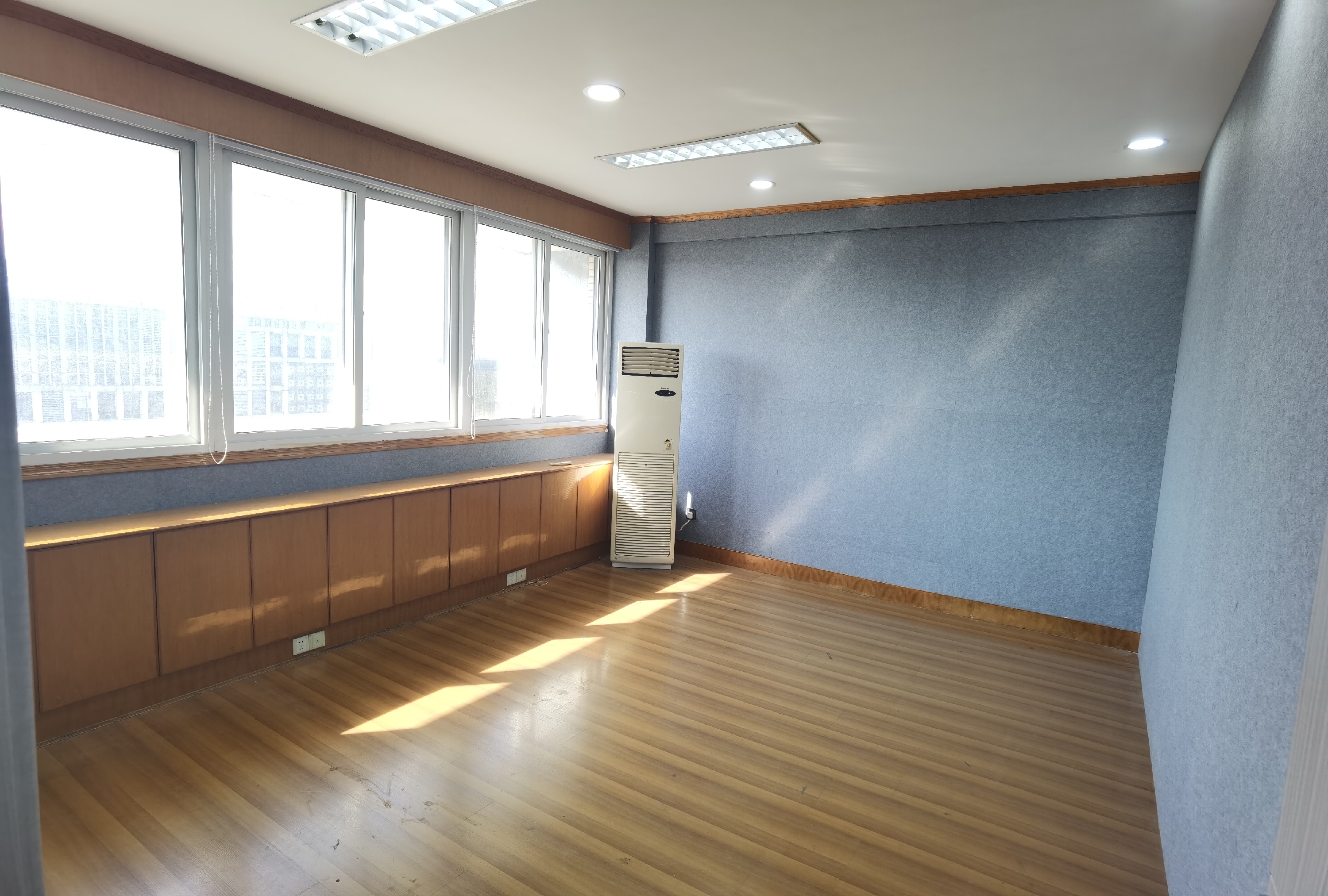 天鑫大厦 5室2厅1卫 143.00m&sup2;