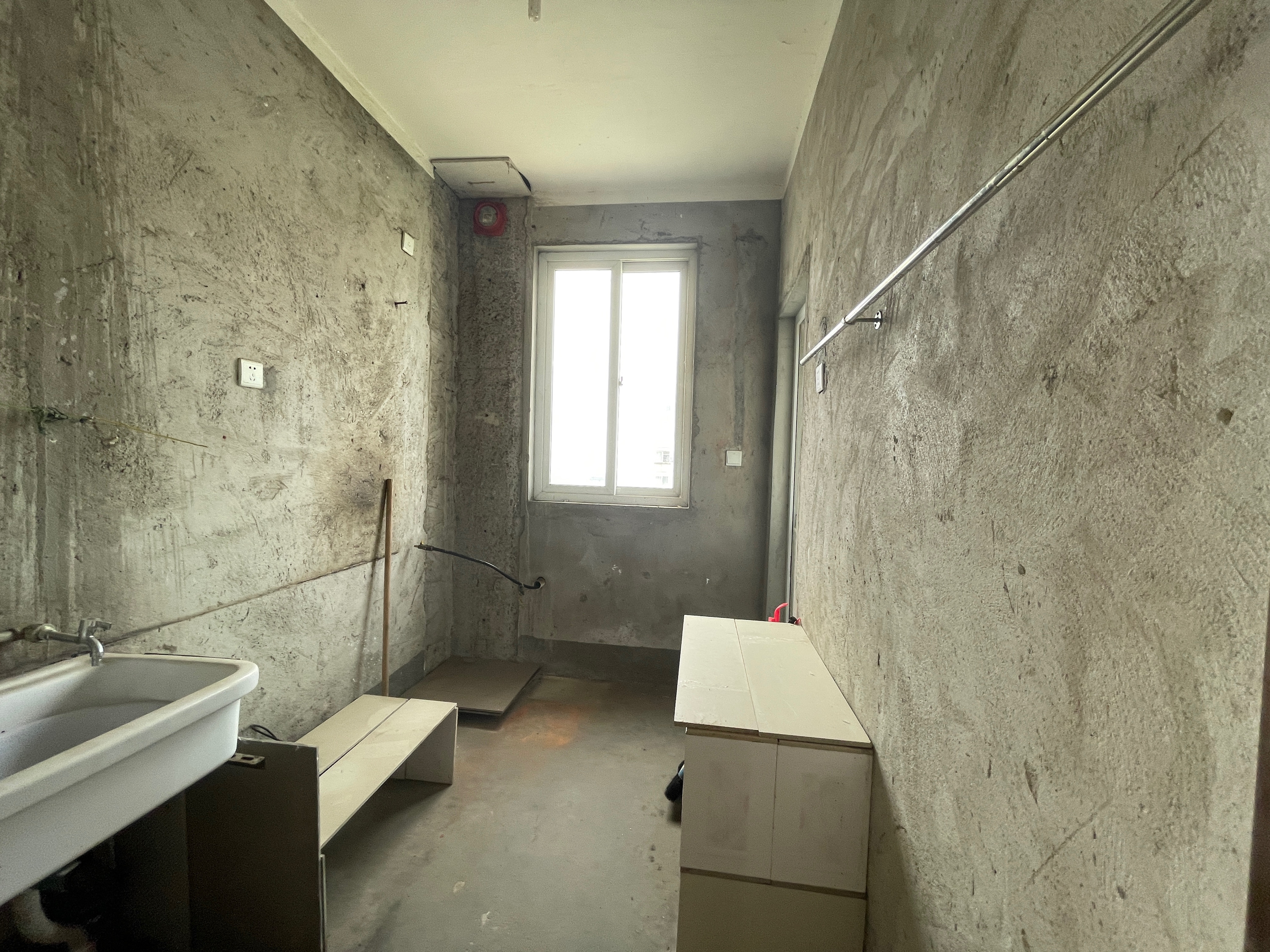天霞苑 3室2厅1卫 108m&sup2;