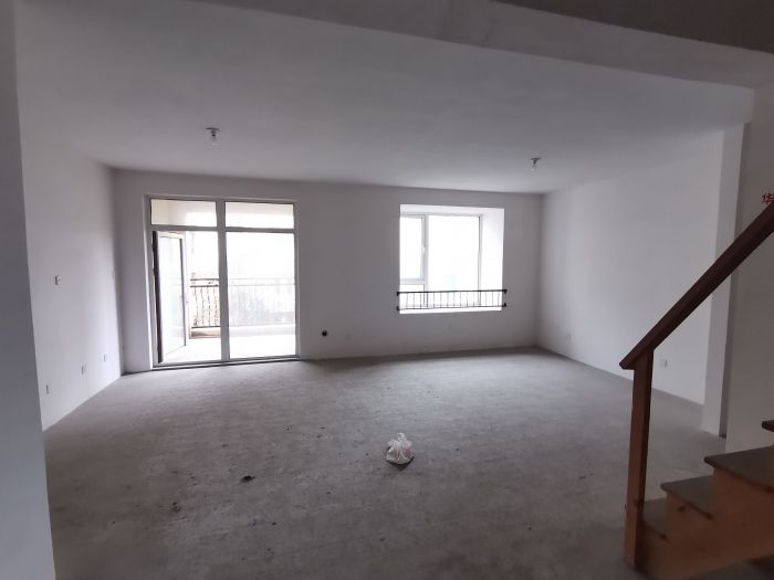 军山花园 4室2厅2卫 167m&sup2;
