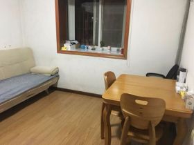 滨江花园 4室2厅2卫 140m²