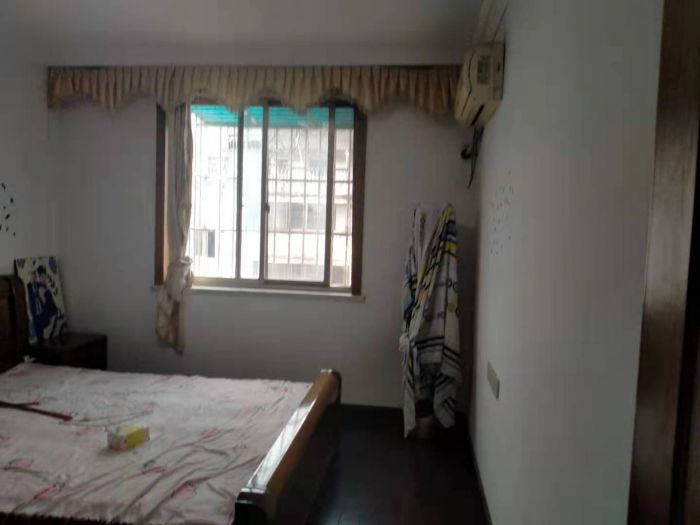 新胜花苑 3室2厅1卫 125m&sup2;