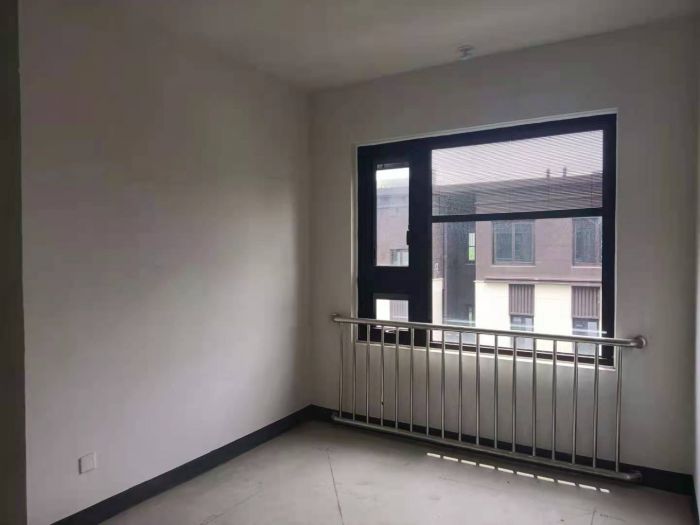 春风南岸西园 5室2厅3卫 204m&sup2;