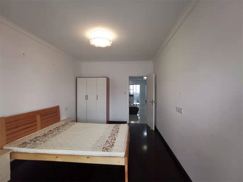 新东方花苑 3室2厅1卫 102m&sup2;