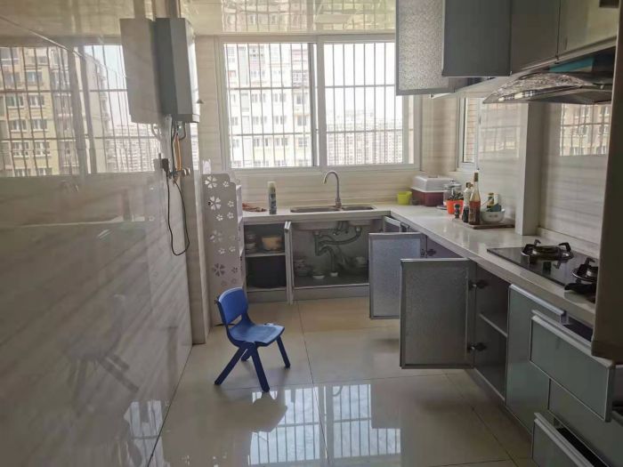 江海佳苑 3室1厅1卫 120m&sup2;