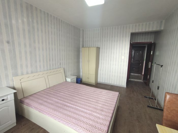 新港花苑 5室1厅2卫 135m&sup2;