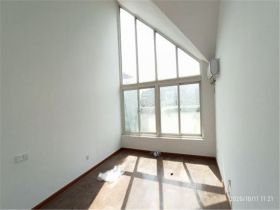 天山花苑 6室厅卫 245m&sup2;