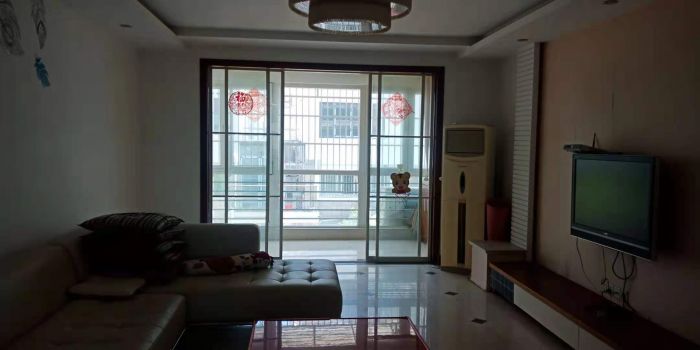 天虹花园 3室2厅1卫 137m&sup2;