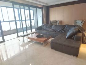 圆融广场公馆 3室2厅2卫 183m&sup2;