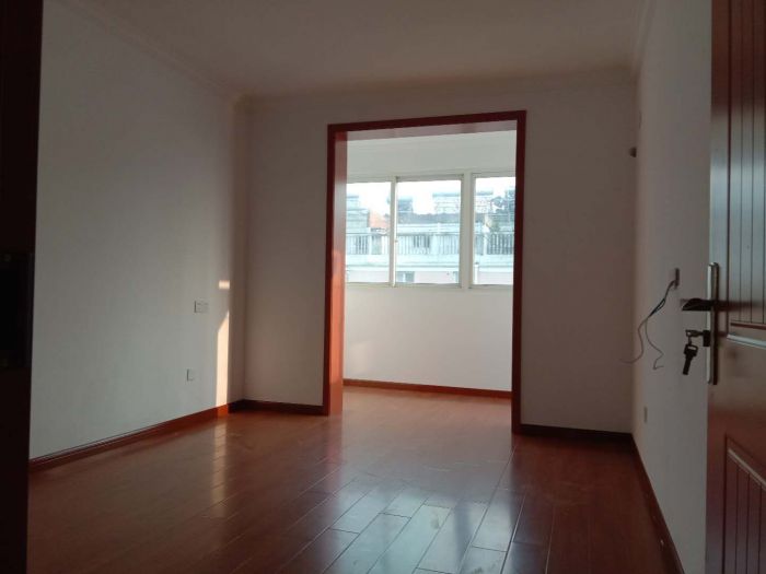 新华佳园 4室2厅1卫 142.91m&sup2;