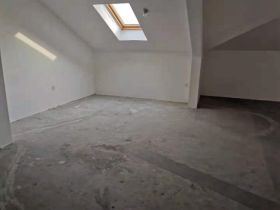 军山花园 4室2厅3卫 233m&sup2;