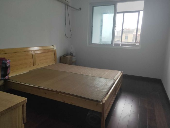 紫东南苑 3室1厅1卫 130m&sup2;