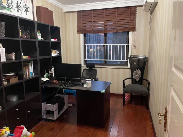 华强城 3室2厅1卫 125m&sup2;