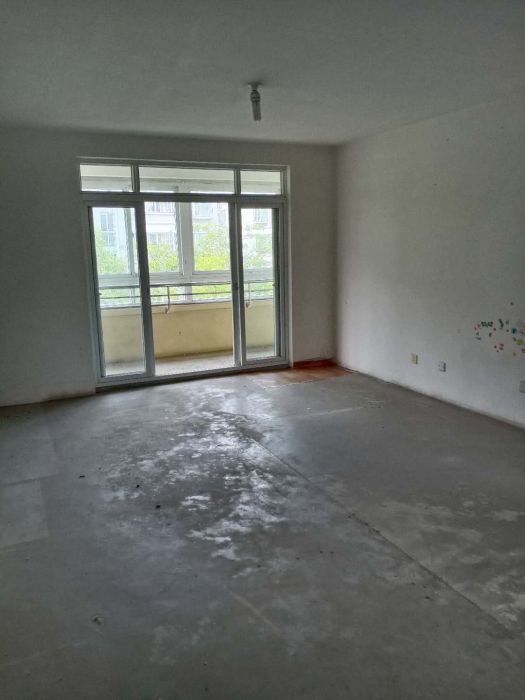 春晖花园 3室2厅2卫 136m&sup2;