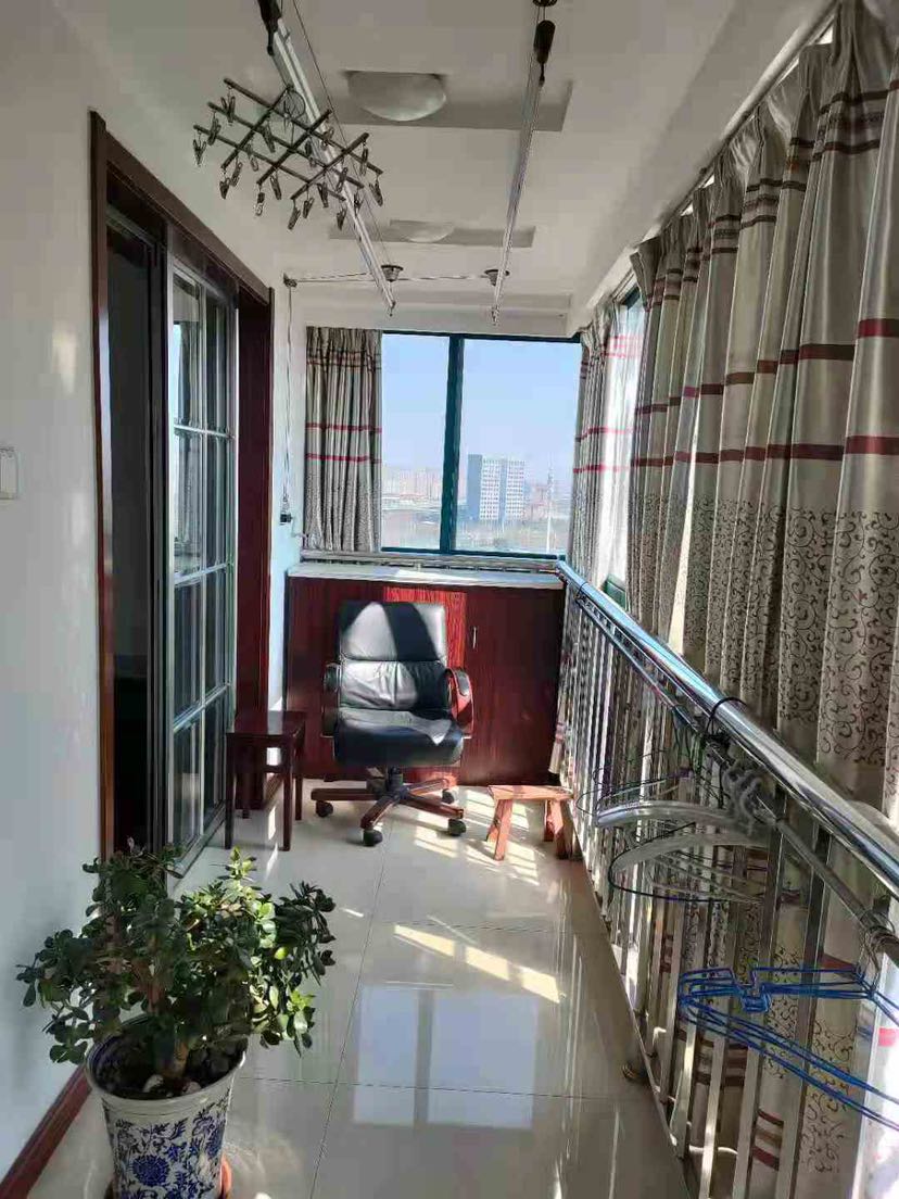 凤凰莱茵苑 3室2厅2卫 147m&sup2;